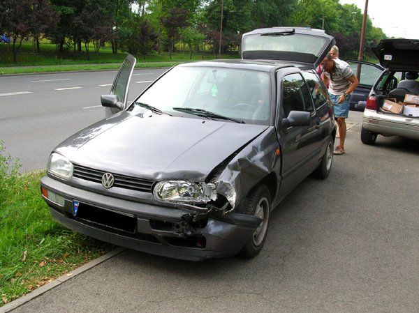 wjechaa-pod-volkswagena-trafia-do-szpitala-16981