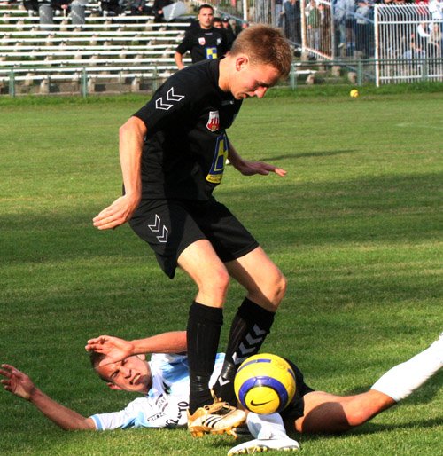 wymeczone-zwyciestwo-karkonoszy-w-derbowym-pojedynku-17032