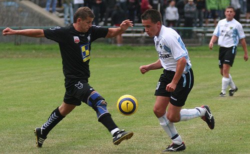 wymeczone-zwyciestwo-karkonoszy-w-derbowym-pojedynku-17032