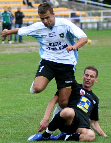 wymeczone-zwyciestwo-karkonoszy-w-derbowym-pojedynku-17032