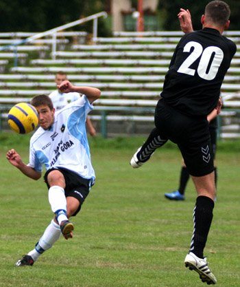 wymeczone-zwyciestwo-karkonoszy-w-derbowym-pojedynku-17032