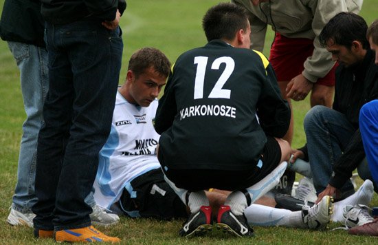 wymeczone-zwyciestwo-karkonoszy-w-derbowym-pojedynku-17032