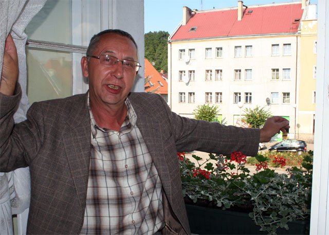 – Jeśli te kamienice naprzeciwko ratusza odetną się od centralnej kotłowni, straci ona rację bytu – mówi burmistrz Bogdan Mościcki.