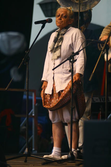 kabaretowa-beczka-smiechu-na-placu-ratuszowym-17183