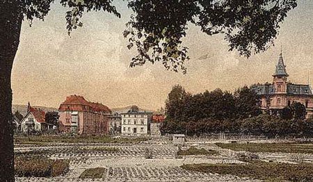 Cunnersdorf: beztroska niedziela przy Warmbrunnstr. na początku ubiegłego wieku. W tle okolice tzw. małej poczty.