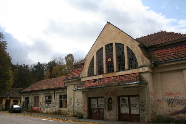 ruszy-maszyna-po-szynach-ospale-17655