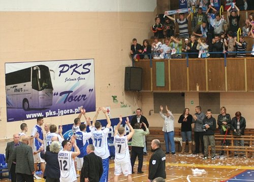 Do Katowic wybierze sie zapene spora grupa kibiców. Czy będą się tak cieszyli po zakończeniu meczu?