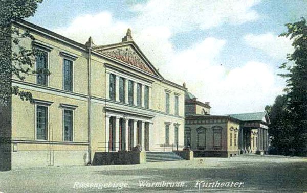 Teatr Zdrojowy, w tle – galeria, późniejsza Kawiarnia Zdrojowa. Do dziś niemal niezmienione, ale rozdzielone.