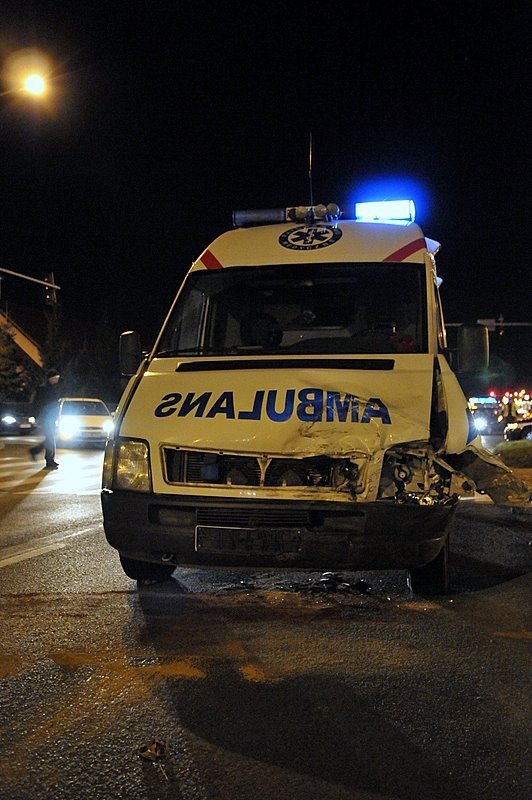 ambulans-w-opaach-sprawca-uciek-18023