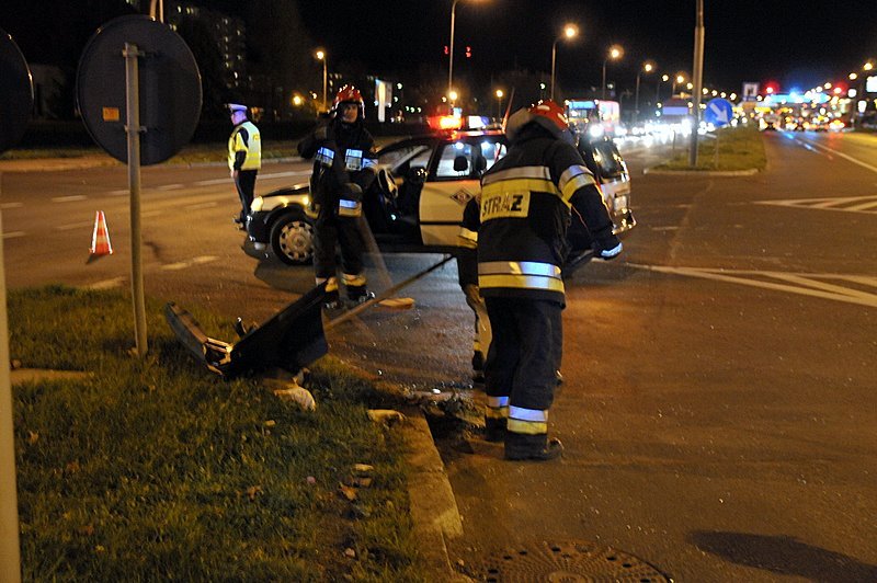 ambulans-w-opaach-sprawca-uciek-18023