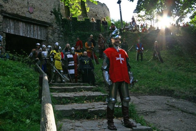 Doroczny Turniej o Złoty Bełt Chojnika to stanowczo za mało, aby ożywić zamczysko.