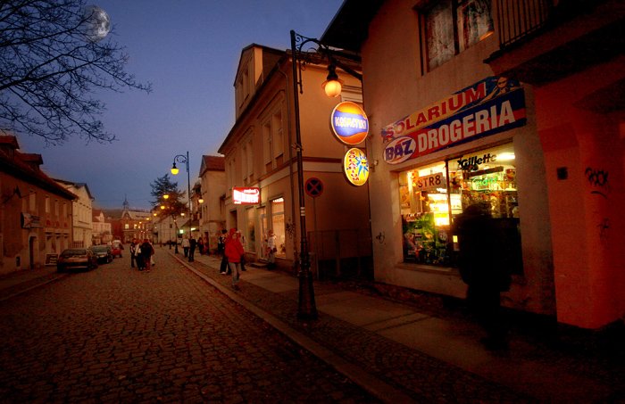 Wieczór na placu Piastowskim.