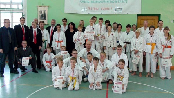 iv-otwarte-mistrzostwa-powiatu-jeleniogorskiego-w-karate-rybarczuk-i-brzozowicz-najlepszymi-zawodnikami-18150