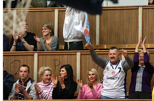 Kibice jak zwykle wspomagali swoją drużynę