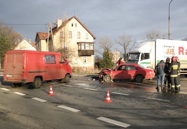 oslepiony-soncem-spowodowa-wypadek-18337