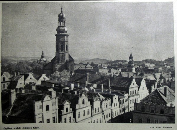 Panorama Jeleniej Góry z wieży ratusza. Zdjęcie z