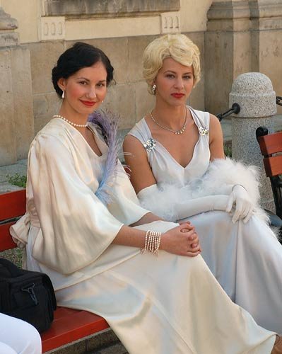 To nie wehikuł czasu przeniósł uzdrowisko do innej epoki, ale filmowcy.