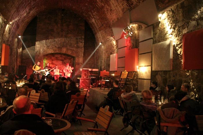 Lochy pod Wzgórzem Kościuszki po zagospodarowaniu na pub.