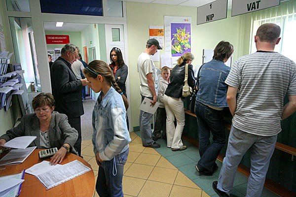 Niektórzy mieli kłopot szybkim dotarciem do urzędu skarbowego, a poniedziałek to ostatni dzień na złożenie zeznań podatkowych.