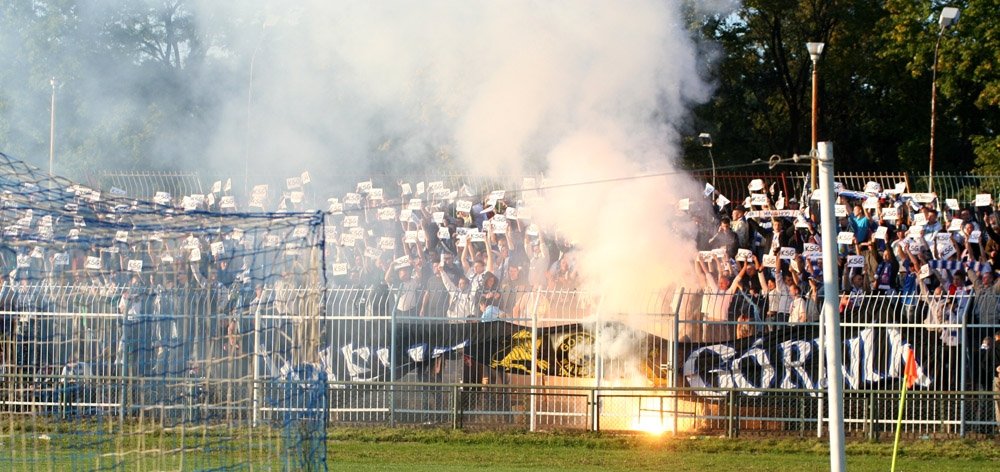 Fani Górnika przez przypadek spalili swoją klubową flagę