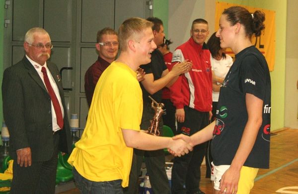 Nagroda kibiców dla bramkostrzelnej Marty Gęgi za sezon 2007/2008