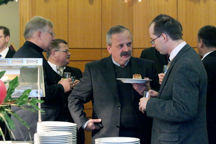 Marcin Zawiła i Miłosz Kamiński, sekretarz miasta Piechowice.
