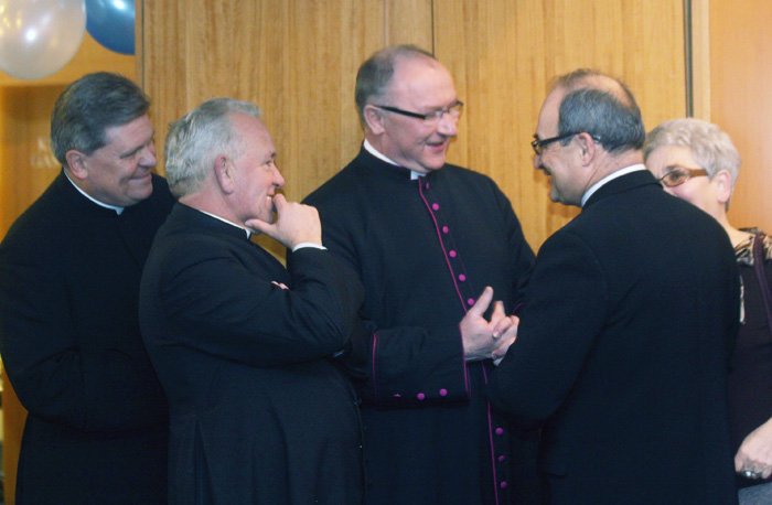 Księża: Grzegorz Niwczyk, Józef Stec i Bogdan Żygadło z Bogusławem Gałką, byłym zastępcą prezydenta, dziś wicekanclerzem Wyższej Szkoły Menedżerskiej.
