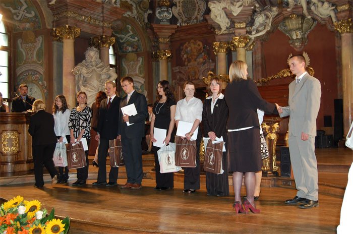 Anna Szczurowska i Jarosław Nowak – finaliści olimpiad przedmiotowych ILO w gronie wyróżnionych przez Dolnoślaskiego Kuratora Oświaty podczas uroczystego podsumowania roku olimpijskiego w Auli Lepoldina UW w czerwcu 2008