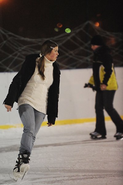 lodowisko-przy-ul-moniuszki-sprzyja-yzwiarzom-19118