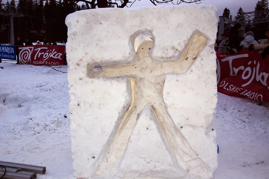 w-sniegolepach-gora-swoi-i-snowboardzista-19139