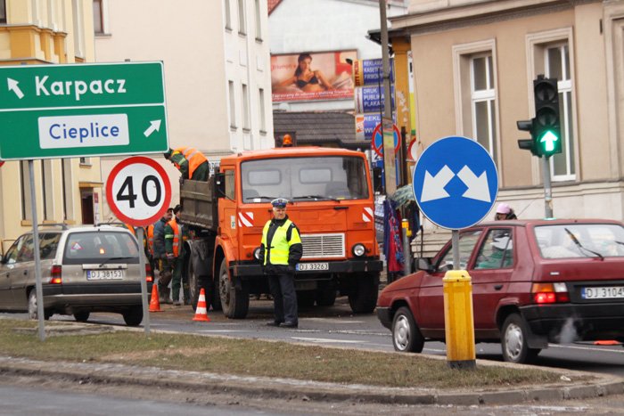 Usuwanie skutków wtorkowej awarii z ulicy Korczaka trwało do wczoraj. Kolejne uszkodzenie wodociągów zdarzyło się na Zabobrzu.