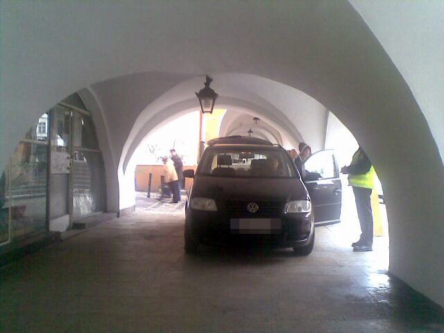 robia-parking-pod-arkadami-19411