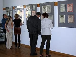 wystawa-polskie-akcje-i-obligacje-1954