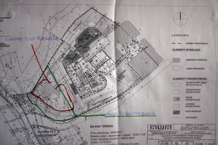 dym-pod-zaczarowanym-parasolem-19569
