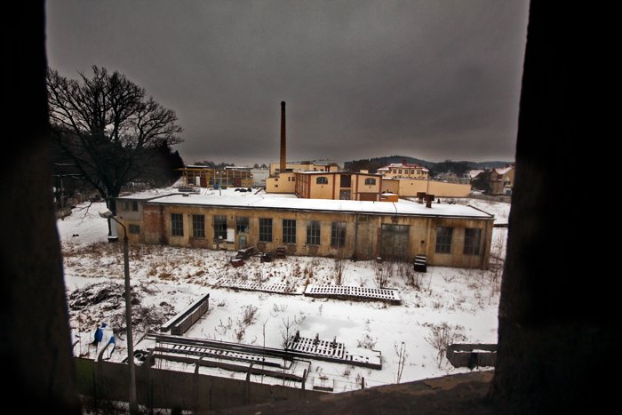 dym-pod-zaczarowanym-parasolem-19569