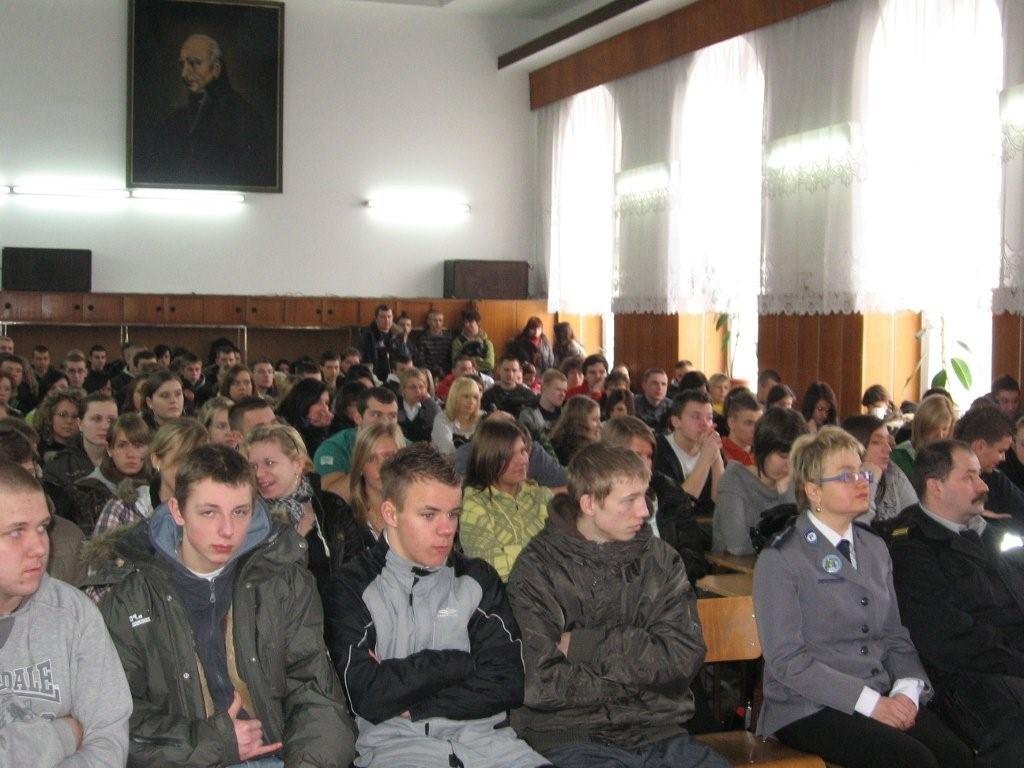 z-uczniami-handlowki-o-bezpieczenstwie-19660