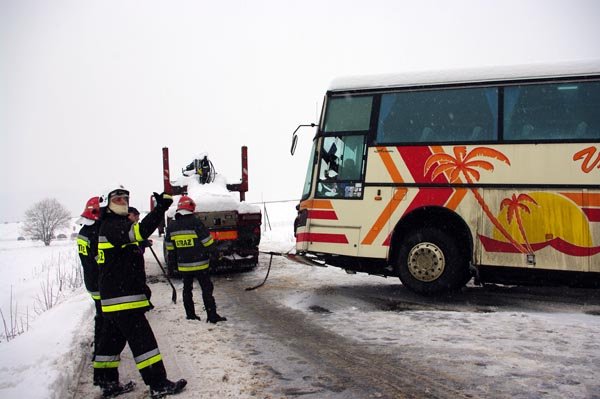 przez-yse-opony-autobusem-do-rowu-19677