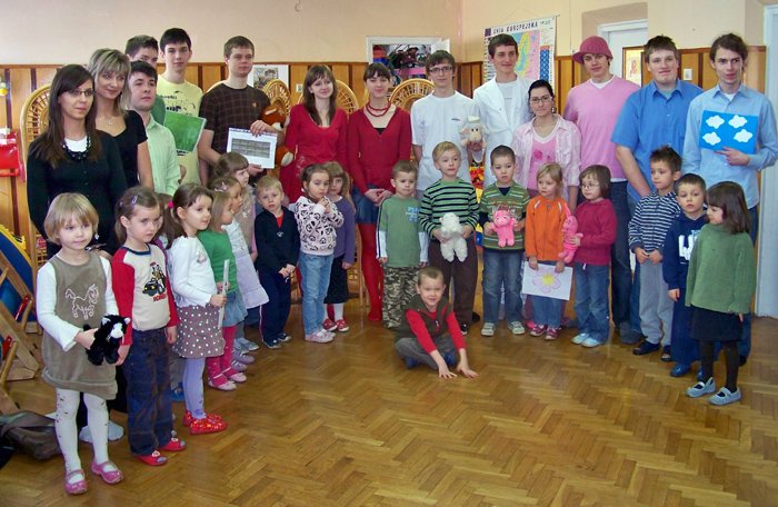 licealisci-nauczycielami-angielskiego-w-przedszkolu-19905