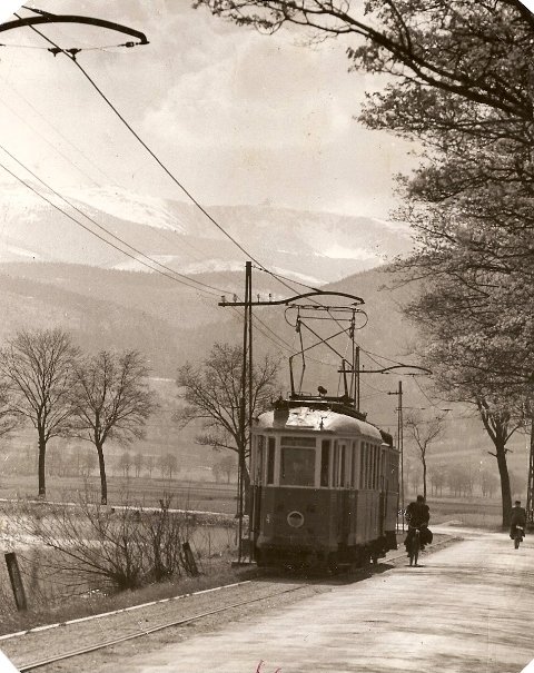 Na wycieczkę do Podgórzyna. Oczywiście – tramwajem. Lata 50. XX wieku.