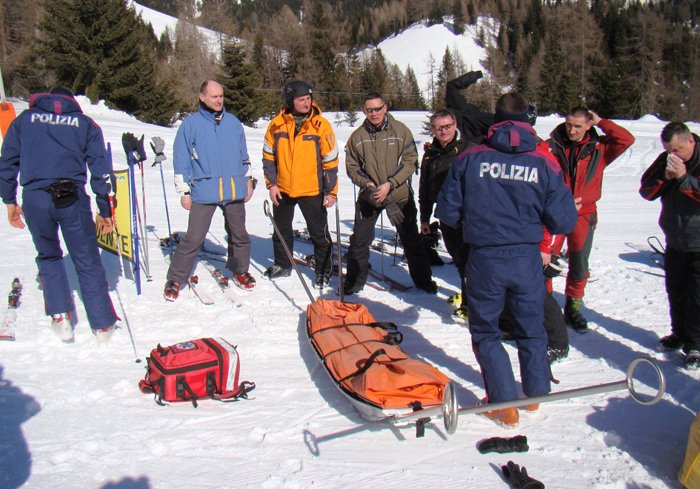 przykad-z-ziemi-woskiej-karac-narciarzy-piratow-20057