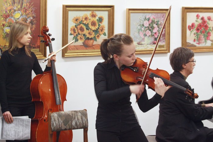 sztuka-czyni-cuda-z-czasem-20095