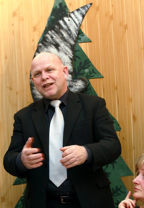 w-bajce-pod-policyjnym-parasolem-20144