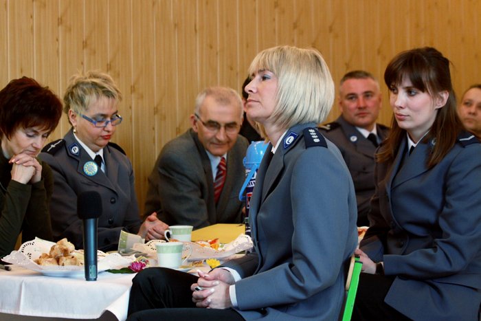 w-bajce-pod-policyjnym-parasolem-20144
