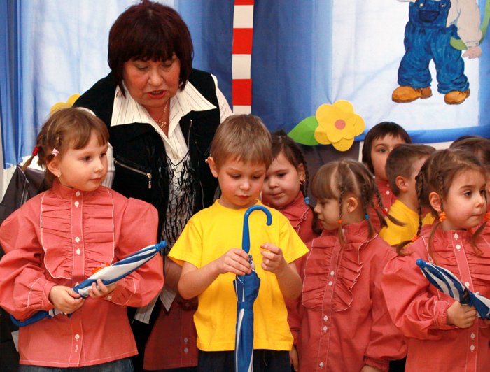 w-bajce-pod-policyjnym-parasolem-20144