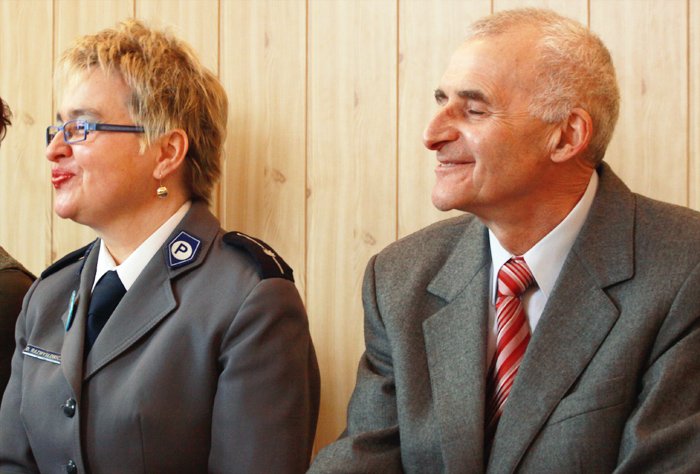 w-bajce-pod-policyjnym-parasolem-20144