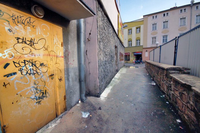 z-kina-prosto-w-brudy-20152