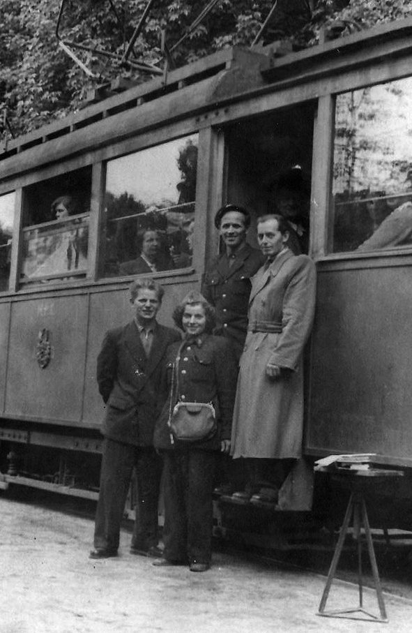 jak-tosiek-jezdzi-tramwajem-20167