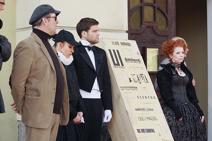 pogrzeb-teatru-na-oczach-vipow-20275