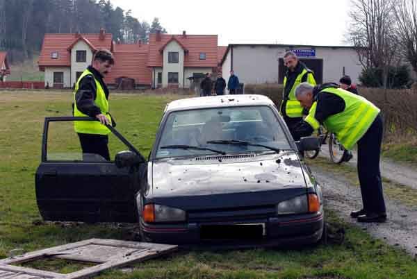 po-duzej-wodce-wjechali-w-boisko-20313
