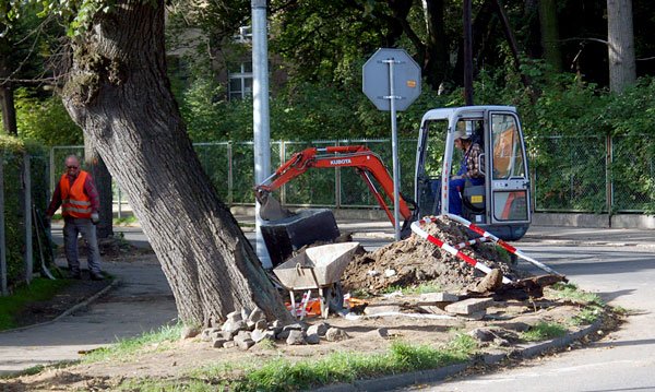 Montaż sygnalizacji w początkowej fazie robót.